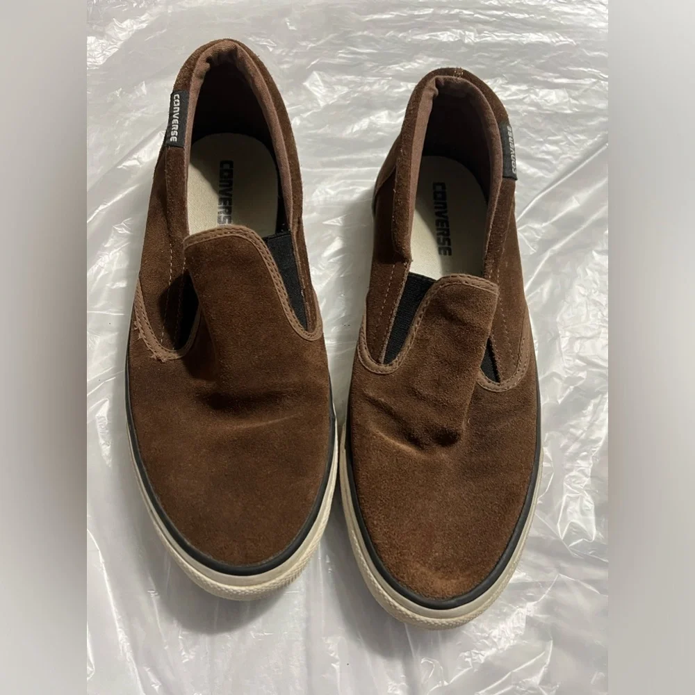 Converse men’s low tops Slip on shoes, size 9.5, brown